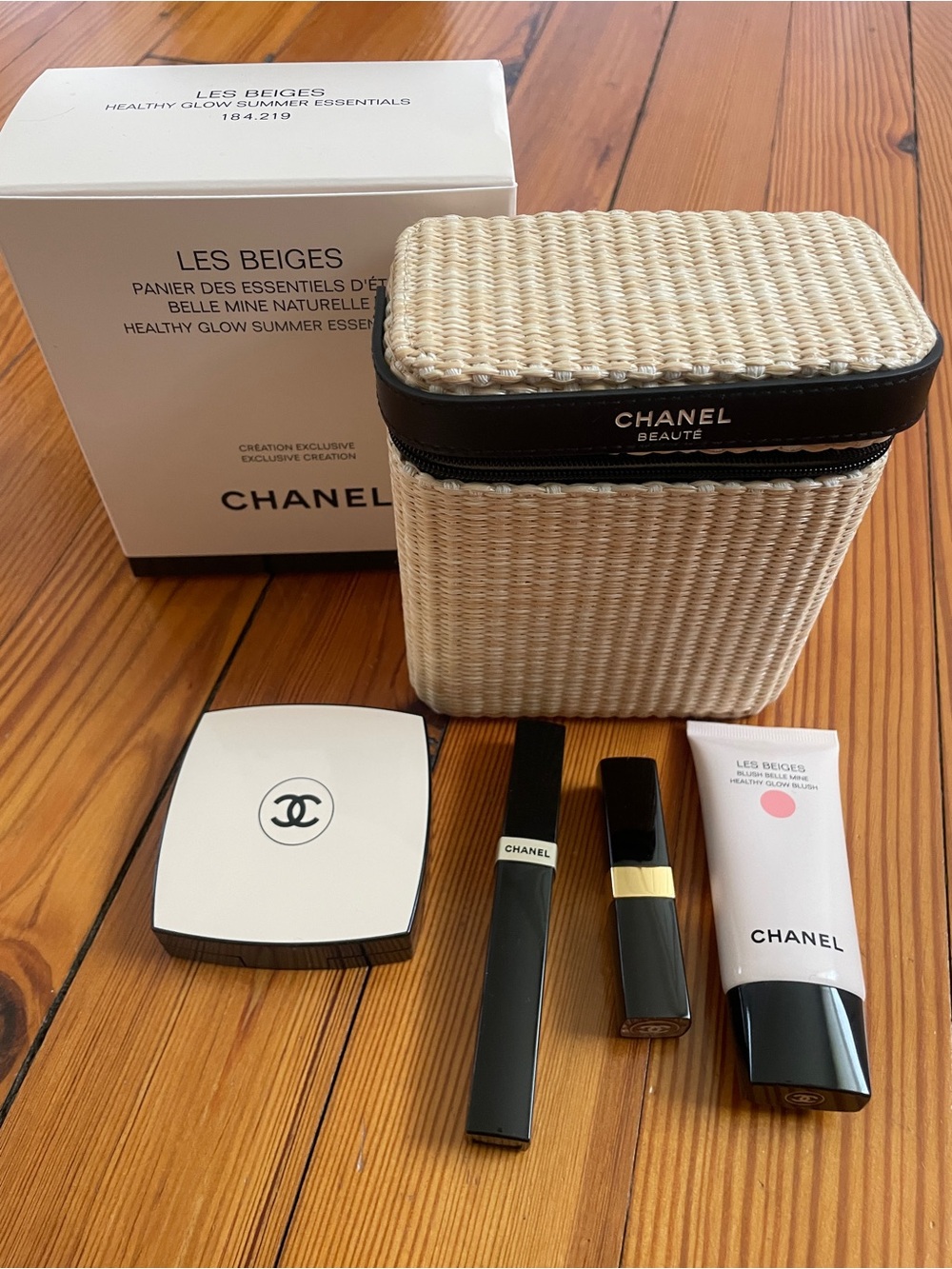 CHANEL Les Beiges Beige and Black Woven Cosmetic Case with Makeup Set